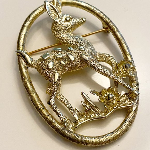Vintage Sarah Coventry Fawn Deer Gold Tone Brooch Costume Jewelry Whimsy Pin - Picture 4 of 4